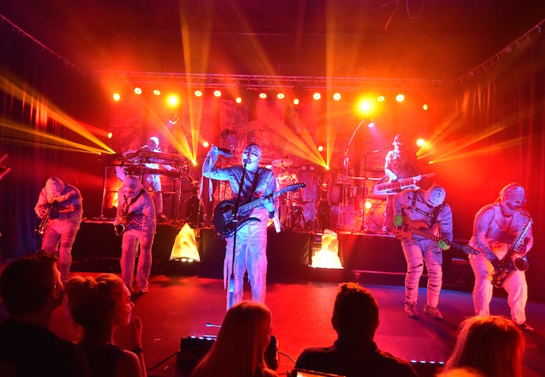 Roberts lights the Mummies